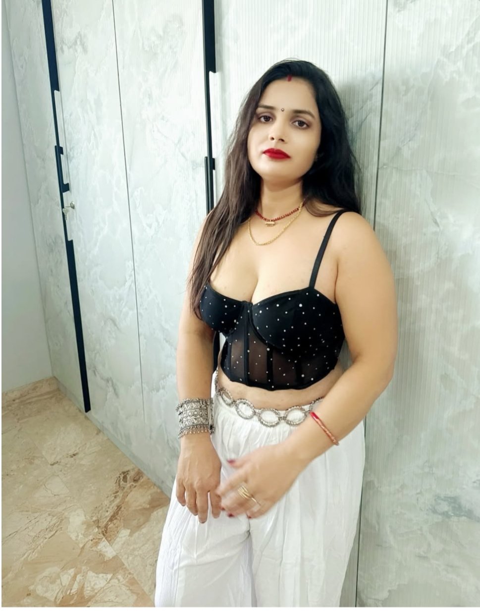 Chikkaballapur call girl service Photo 2